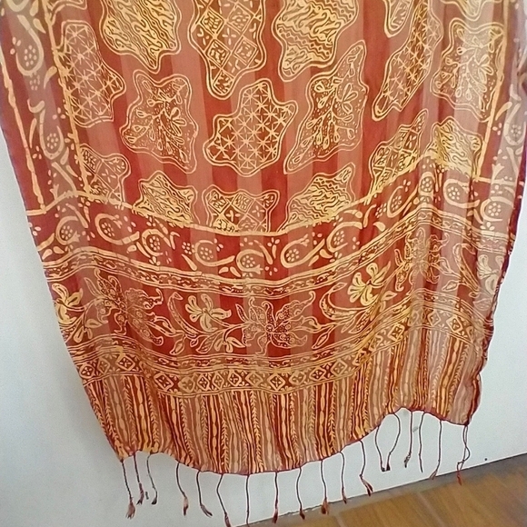 LIGHTWEIGHT PERSIMMON SILK SHAWL - Picture 2 of 5
